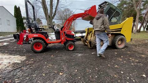 Raising my skidsteer cab with my Kubota bx (GEHL 4840